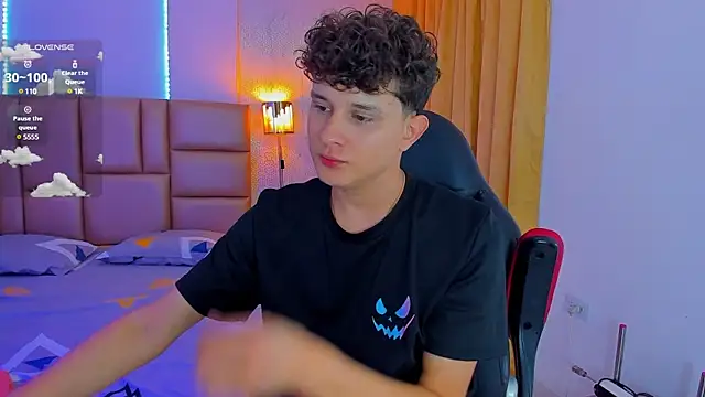 Snapshot of Nathan_Bluee chatting on February 2025 03:18:02 PM Nathan Bluee online show from February 2025 03:18:02 PM