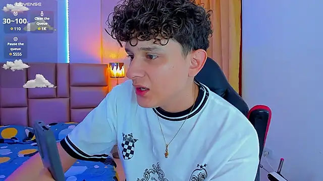 Snapshot of Nathan_Bluee chatting on March 2025 01:12:01 PM Nathan Bluee online show from March 2025 01:12:01 PM