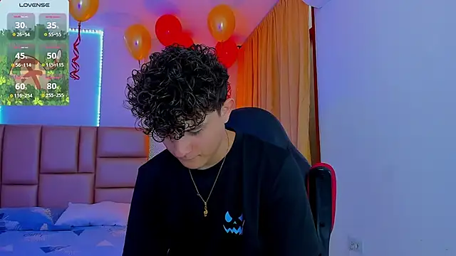 Snapshot of Nathan_Bluee chatting on March 2025 01:37:02 PM Nathan Bluee online show from March 2025 01:37:02 PM