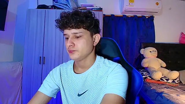 Snapshot of Nathan_Bluee chatting on January 2026 05:17:02 PM Nathan Bluee online show from January 2026 05:17:02 PM