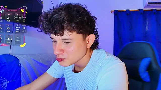 Snapshot of Nathan_Bluee chatting on February 2026 05:00:02 PM Nathan Bluee online show from February 2026 05:00:02 PM