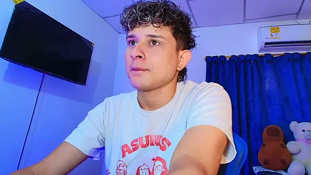 Snapshot of Nathan_Bluee chatting on April 2026 04:10:02 PM Nathan Bluee online show from April 2026 04:10:02 PM