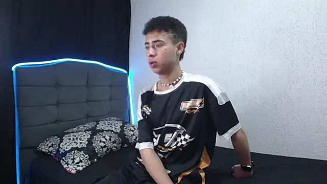 sexybat twink online show from December 2024 10:47:02 PM