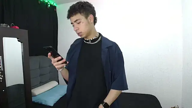 sexybat twink online show from January 2025 12:57:01 AM