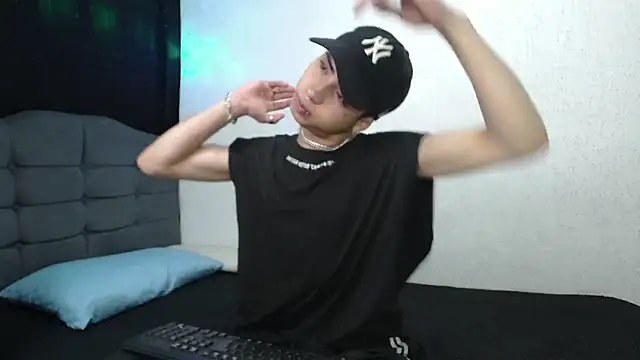 sexybat twink online show from January 2025 11:26:01 PM