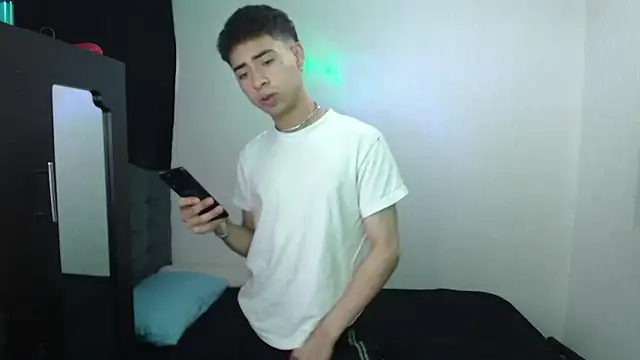 sexybat twink online show from January 2025 02:41:01 PM