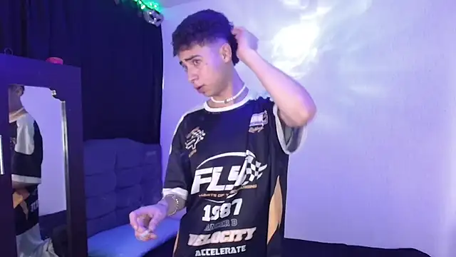 sexybat twink online show from February 2025 04:04:01 PM