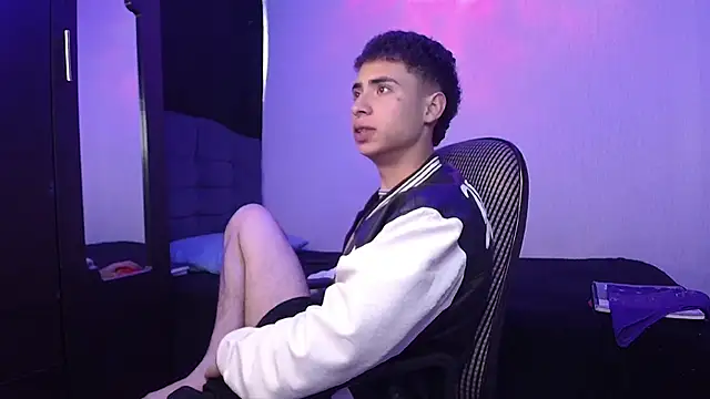 sexybat twink online show from February 2025 02:46:01 PM