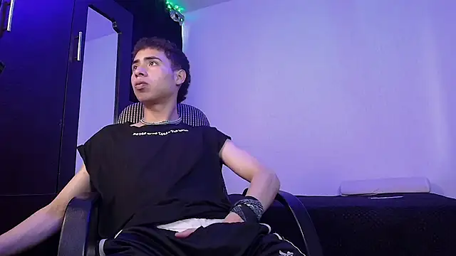 sexybat twink online show from February 2025 02:26:01 PM