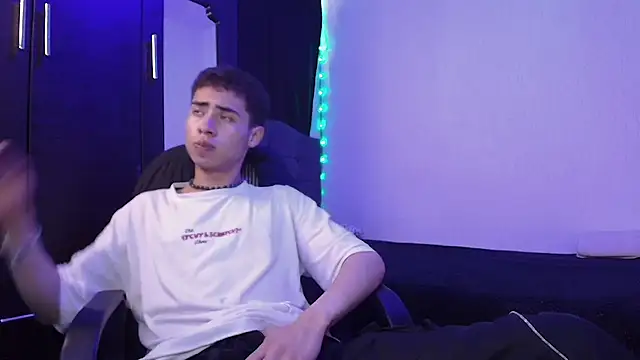 sexybat twink online show from February 2025 02:46:02 PM