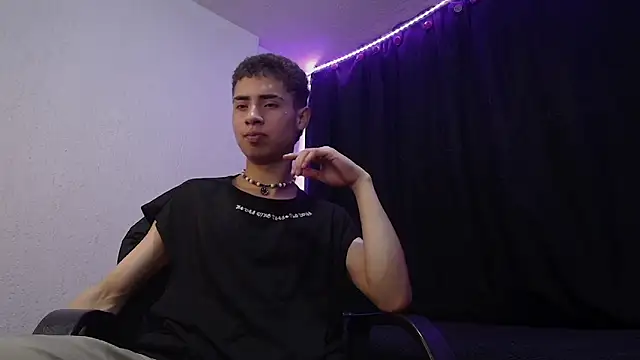 sexybat twink online show from March 2025 12:10:01 AM