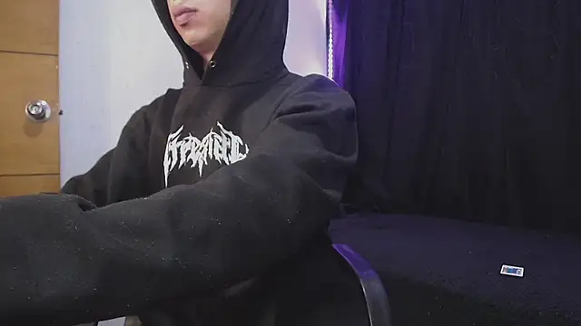 sexybat twink online show from March 2025 04:35:01 AM