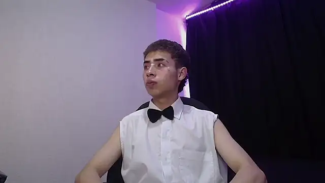 sexybat twink online show from March 2025 12:23:02 AM