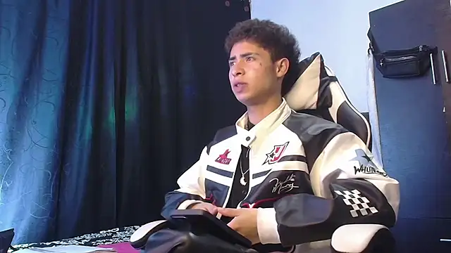 sexybat twink online show from December 2025 11:35:01 PM