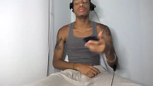 Skinnyblackman online show from October 2025 02:06:01 AM