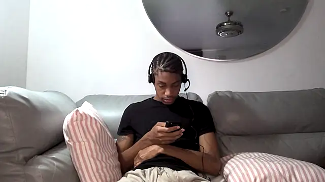 Skinnyblackman online show from October 2025 10:07:01 PM