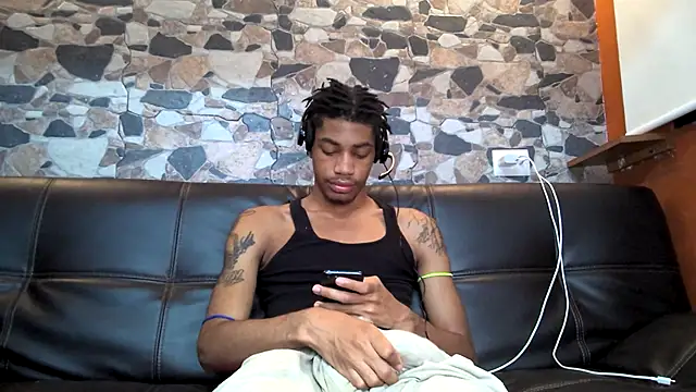 Snapshot of Skinnyblackman chatting on April 2026 04:35:01 AM Skinnyblackman online show from April 2026 04:35:01 AM