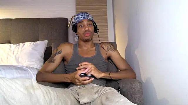 Snapshot of Skinnyblackman chatting on April 2026 11:58:01 PM Skinnyblackman online show from April 2026 11:58:01 PM