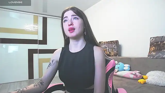 Snapshot of Luxuryalma chatting on June 2026 06:56:01 PM Luxuryalma online show from June 2026 06:56:01 PM