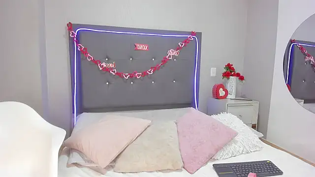 emma lye online show from April 2026 08:42:02 PM