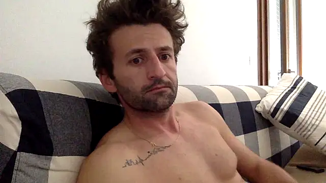 Snapshot of Elwallerox chatting on April 2026 11:24:01 AM Elwallerox online show from April 2026 11:24:01 AM