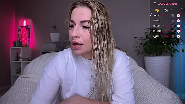 Snapshot of Tanya_Acid chatting on October 2025 11:44:01 AM Tanya Acid online show from October 2025 11:44:01 AM