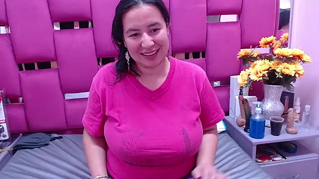 Snapshot of NaomyPrinces chatting on December 2024 08:25:02 PM NaomyPrinces online show from December 2024 08:25:02 PM