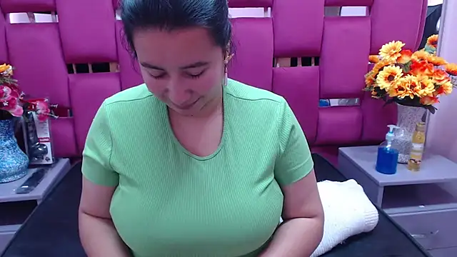 Snapshot of NaomyPrinces chatting on January 2025 01:32:01 PM NaomyPrinces online show from January 2025 01:32:01 PM