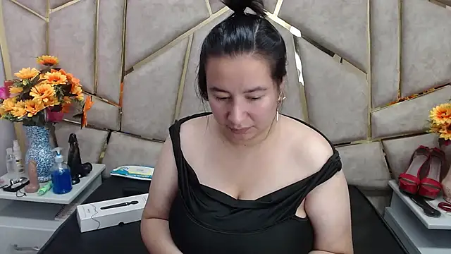 Snapshot of NaomyPrinces chatting on January 2025 01:57:02 PM NaomyPrinces online show from January 2025 01:57:02 PM