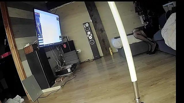 Snapshot of FLakiReve chatting on November 2025 05:13:01 PM FLakiReve online show from November 2025 05:13:01 PM