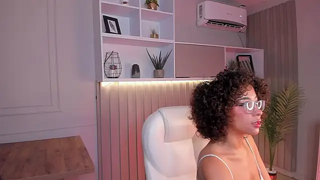 Snapshot of OSHUN_ chatting on January 2025 03:18:01 PM OSHUN online show from January 2025 03:18:01 PM