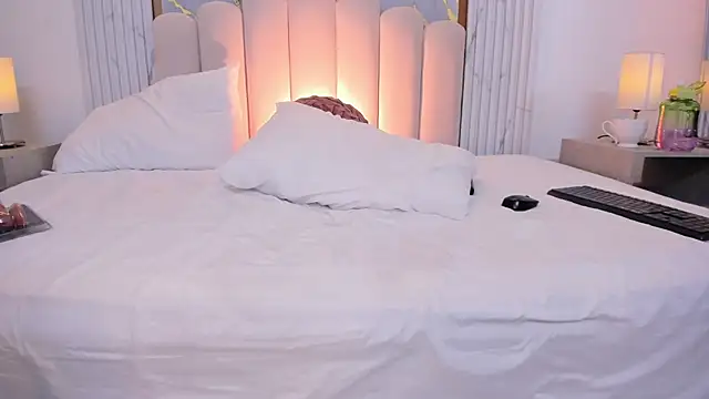 Snapshot of OSHUN_ chatting on February 2025 03:19:01 PM OSHUN online show from February 2025 03:19:01 PM