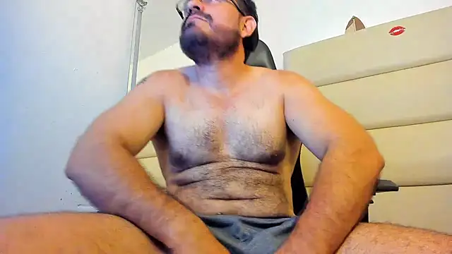 Snapshot of SbasTone_Muscle chatting on November 2025 03:01:02 PM SbasTone Muscle online show from November 2025 03:01:02 PM