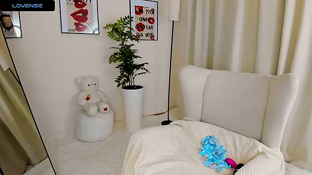 Snapshot of VanessaSmuth chatting on October 2025 01:42:01 AM VanessaSmuth online show from October 2025 01:42:01 AM