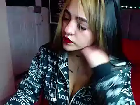 Violettasquirt online show from January 2025 01:14:01 PM