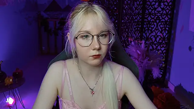 Snapshot of NancyMartinez chatting on January 2025 01:10:01 PM NancyMartinez online show from January 2025 01:10:01 PM