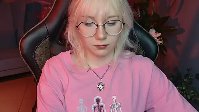 Snapshot of NancyMartinez chatting on February 2025 11:22:02 AM NancyMartinez online show from February 2025 11:22:02 AM