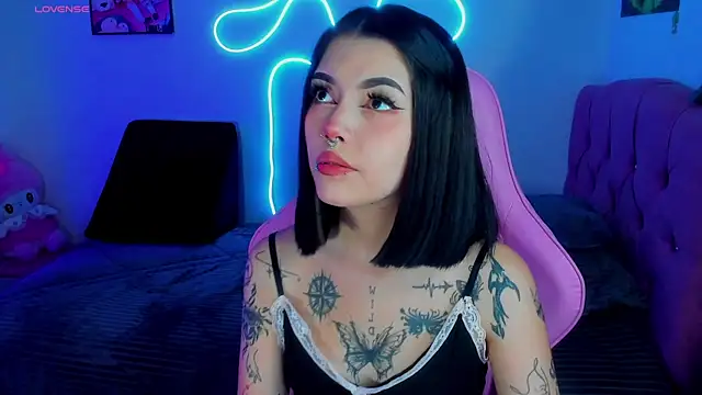 Snapshot of adri_tom44 chatting on December 2024 02:42:01 AM adri tom44 online show from December 2024 02:42:01 AM