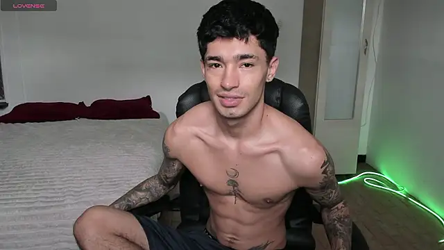 Snapshot of Damon__333 chatting on March 2026 06:14:02 PM Damon 333 online show from March 2026 06:14:02 PM