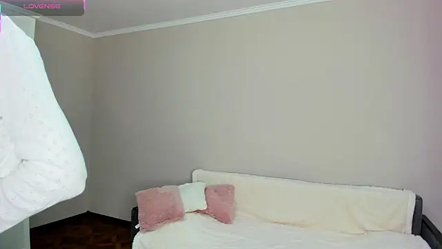 Snapshot of -Sacura- chatting on September 2025 04:07:01 PM -Sacura- online show from September 2025 04:07:01 PM