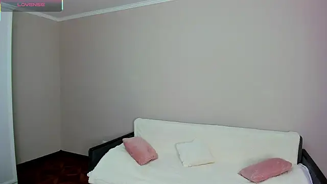 Snapshot of -Sacura- chatting on September 2025 04:19:02 PM -Sacura- online show from September 2025 04:19:02 PM