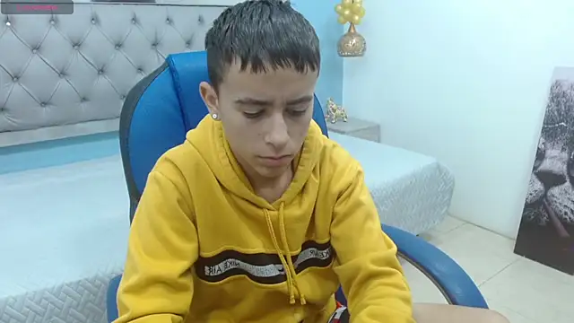 Xavii18 online show from January 2025 03:32:02 PM