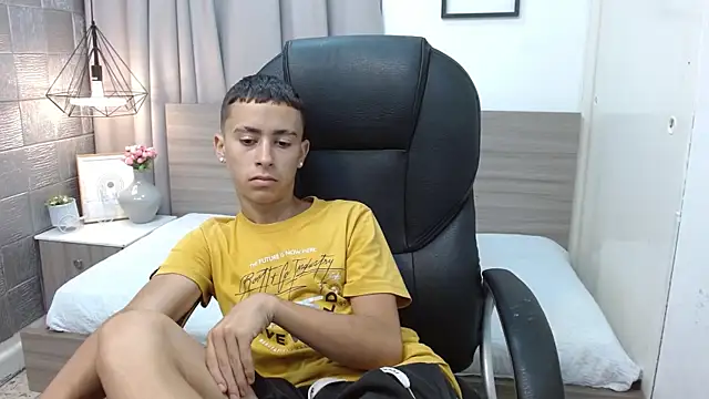 Xavii18 online show from February 2025 05:09:01 PM