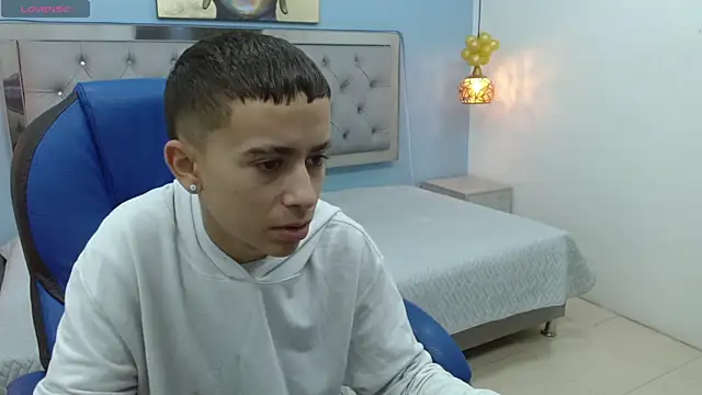 Xavii18 online show from February 2025 12:19:02 PM