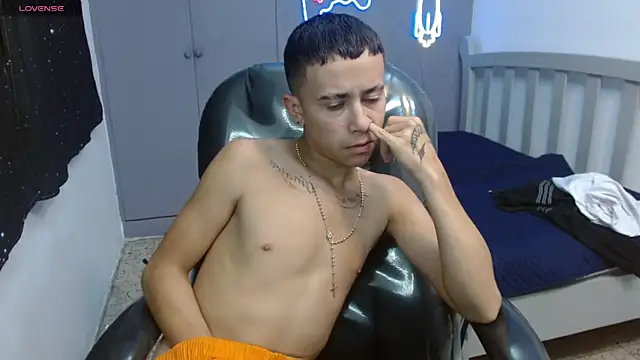 Xavii18 online show from March 2025 07:17:01 PM