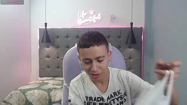 Xavii18 online show from March 2025 01:01:01 PM