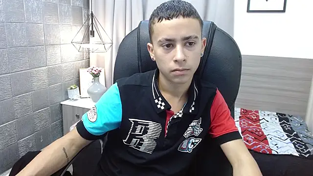 Xavii18 online show from March 2025 01:30:02 PM