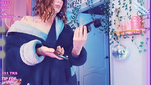 Toxic Ellies online show from December 2024 06:15:02 PM