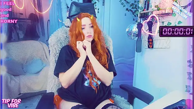 Toxic Ellies online show from December 2024 06:49:01 PM