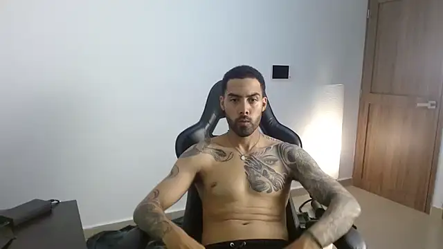 Snapshot of Hendry_ chatting on April 2026 10:37:02 PM Hendry online show from April 2026 10:37:02 PM